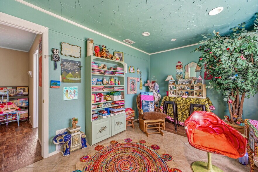 More Photos Of 416 S Morgan St, Granbury Office For Sale