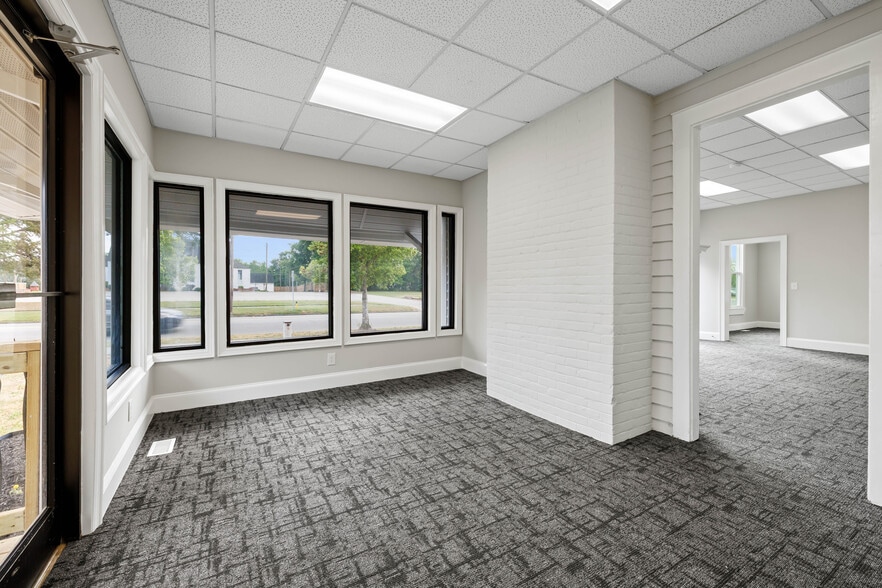 More Photos Of 504 W Broad St, Dunn Office For Sale