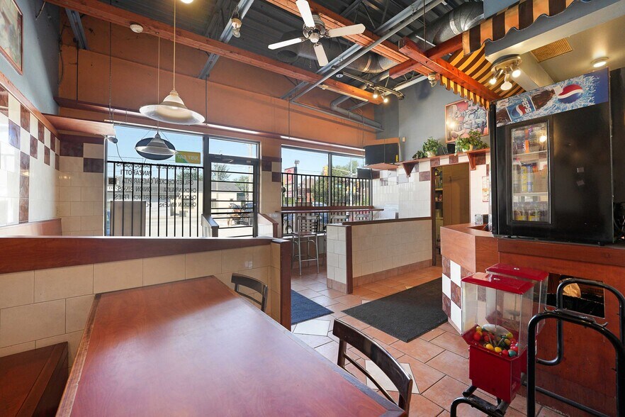 More Photos Of 1705 Wyandotte St W, Windsor Storefront For Sale