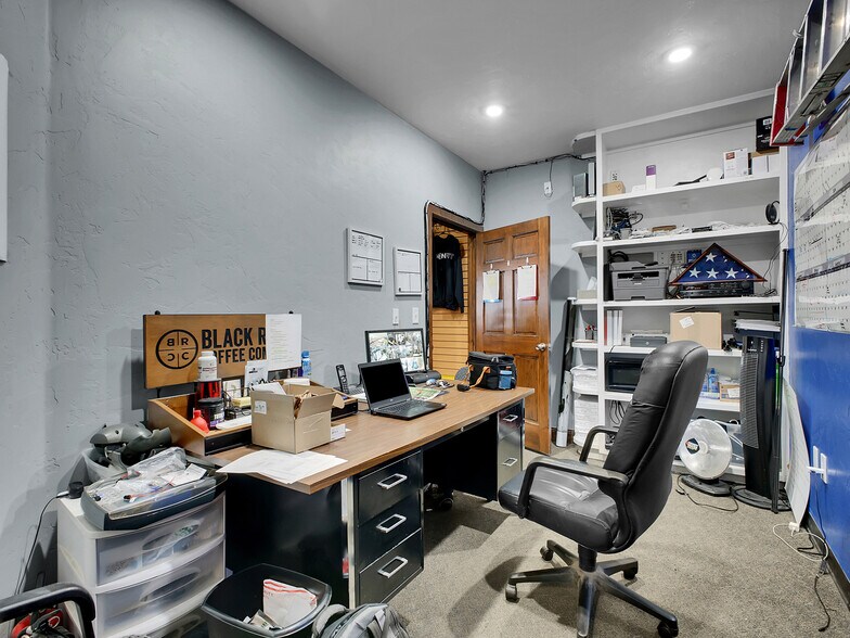 More Photos Of 991 Platte River Blvd, Brighton Storefront For Lease