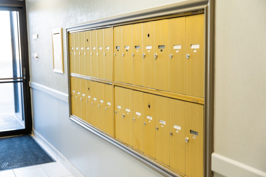 More Photos Of 407 N Cedar Ridge Dr, Duncanville Office Residential For Lease