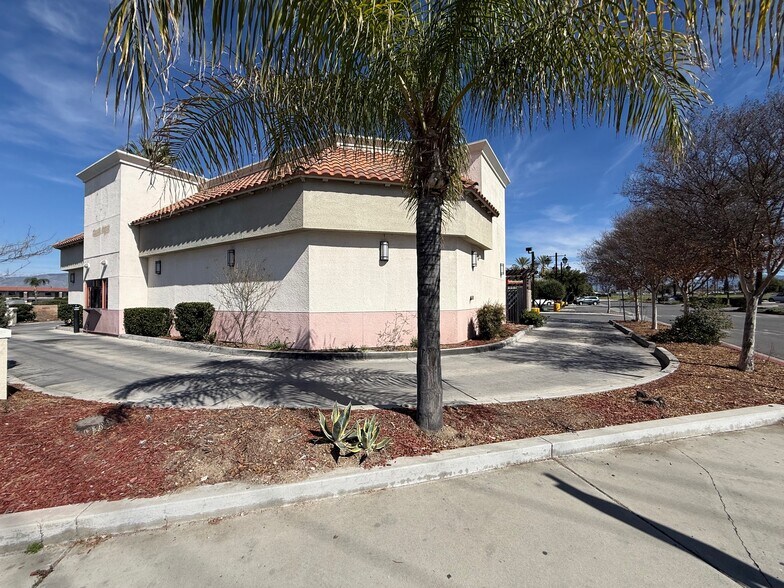 More Photos Of 889 W Florida Ave, Hemet Freestanding For Sale