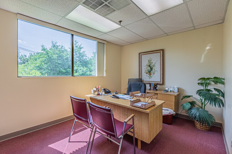 More Photos Of 35-37 Progress St, Edison Medical For Sale