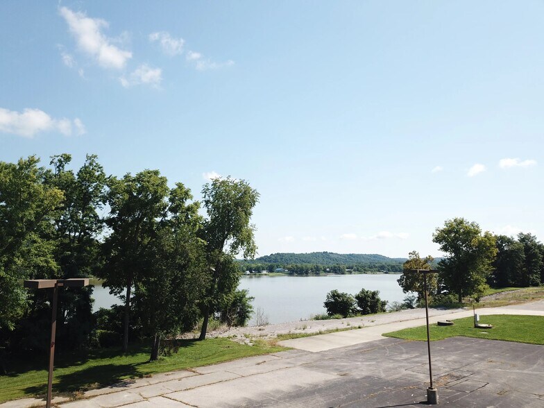 More Photos Of 901 E Main St, Warsaw Warehouse For Lease