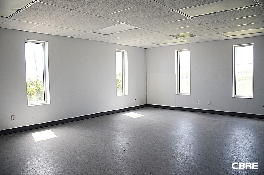 More Photos Of 6750 Centennial Blvd, Nashville Warehouse For Lease