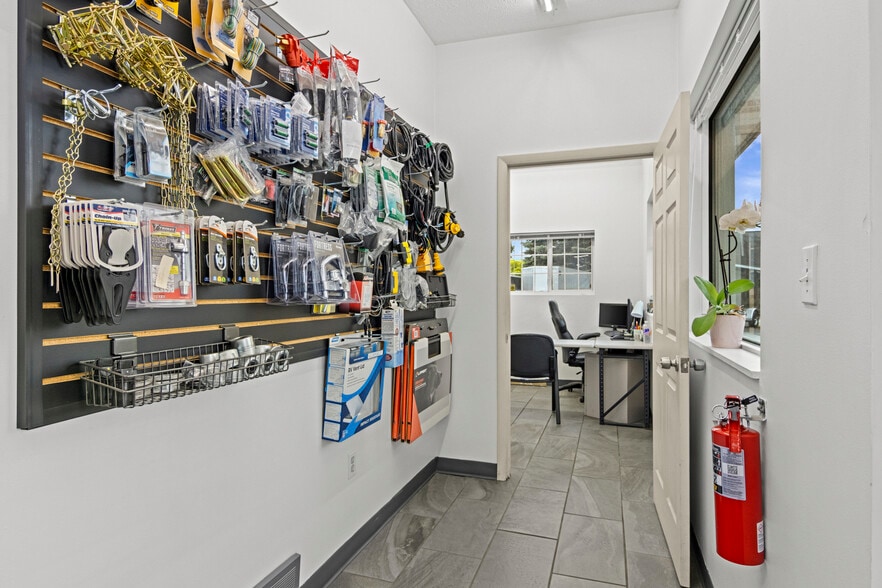 More Photos Of 981 Blue Star Dr, Traverse City Auto Repair For Sale