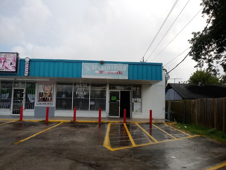 More Photos Of 1040 West Rd, Houston General Retail For Lease