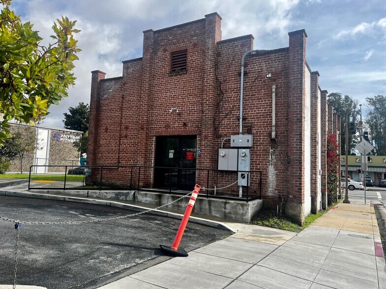 More Photos Of 1642 Mission St, Santa Cruz Freestanding For Lease