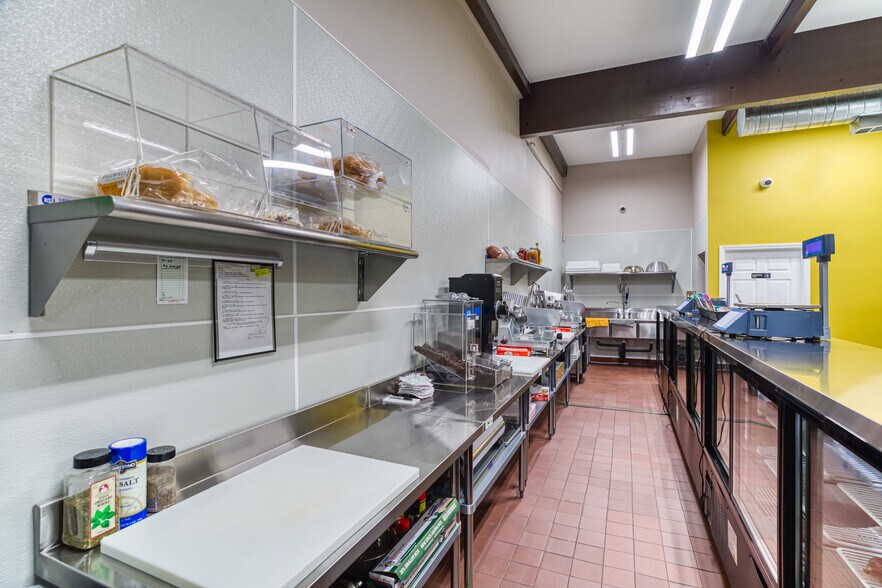 More Photos Of 10124-10138 Topanga Canyon Blvd, Chatsworth General Retail For Sale