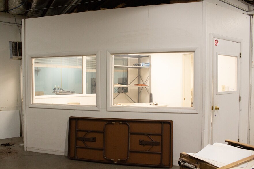 More Photos Of 645 Bellefontaine Ave, Marion Light Distribution For Sale