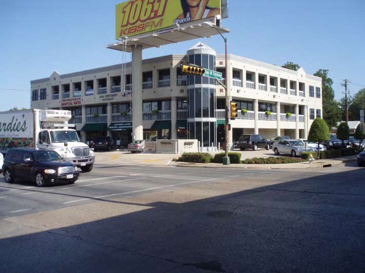 Primary Photo Of 5757 W Lovers Ln, Dallas Office For Lease