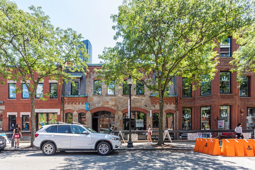 More Photos Of 332-336 Newbury St, Boston Storefront For Lease