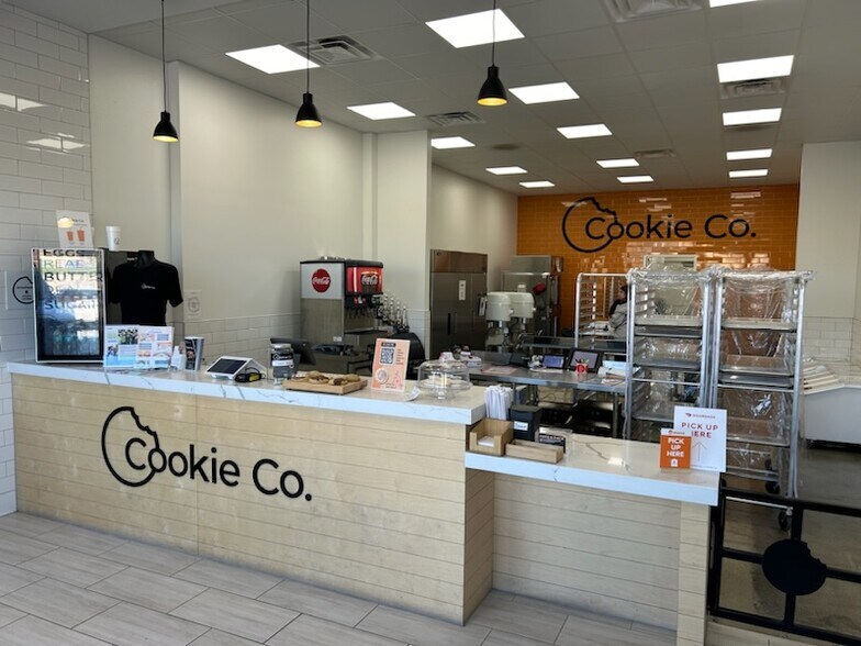 More Photos Of 13123 State Line Rd, Kansas City General Retail For Lease