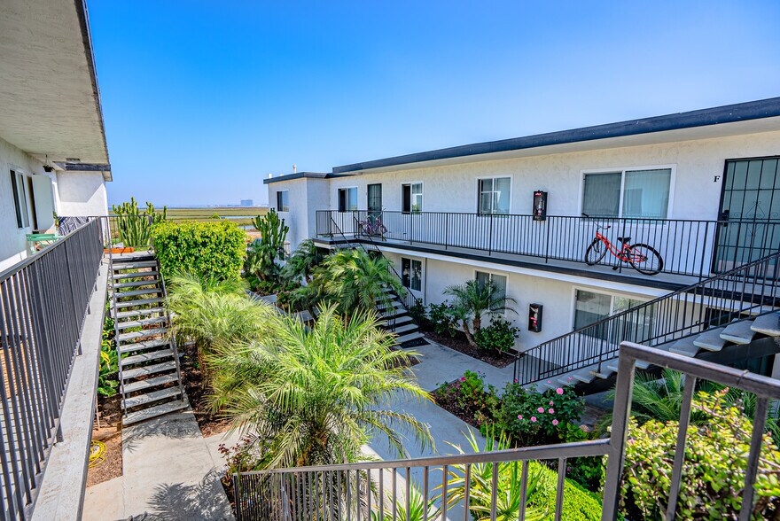 More Photos Of 725-727 Boulevard Ave, Imperial Beach Apartments For Sale