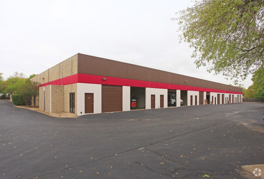 More Photos Of 8222 N Lamar Blvd, Austin Light Distribution For Lease