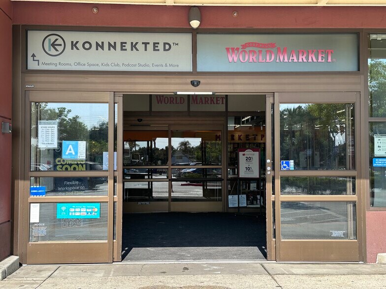 More Photos Of 6621-2 Fallbrook Ave, West Hills Coworking Space