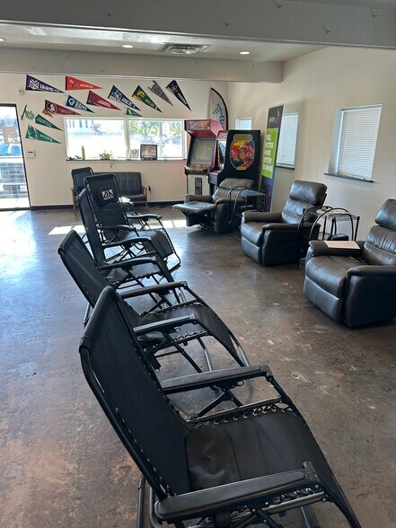 More Photos Of 2104 N Austin Ave, Georgetown Office For Sale