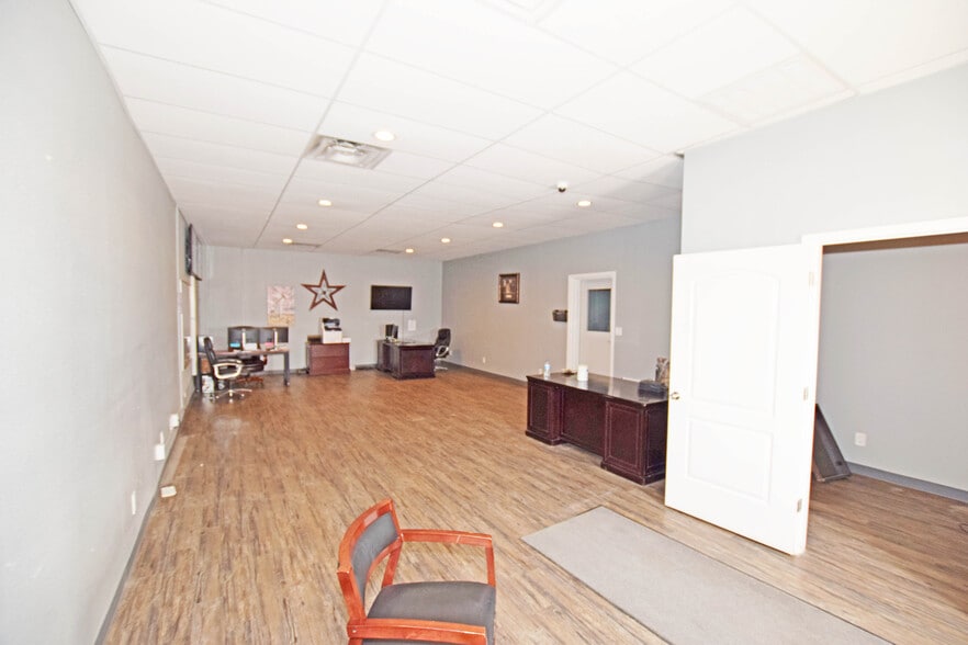 More Photos Of 10503 W County Rd 72, Midland Warehouse For Lease