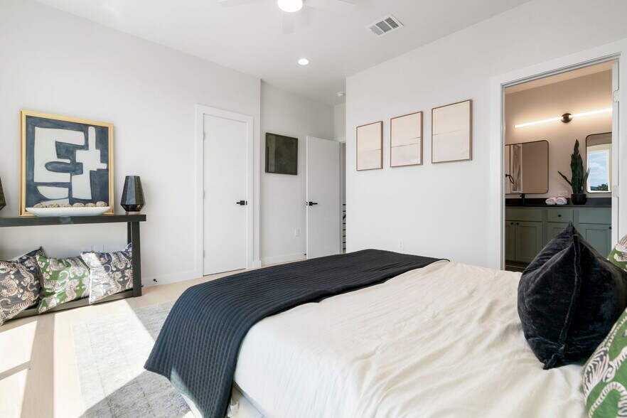 More Photos Of 1167-1169 Bedford St, Austin Apartments For Sale