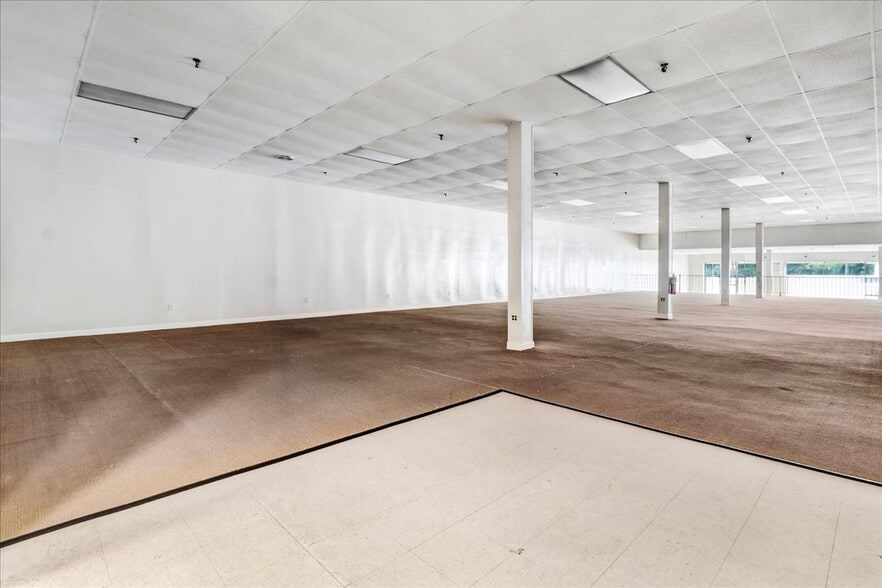 More Photos Of 501 E Market St, Smithfield Storefront For Lease