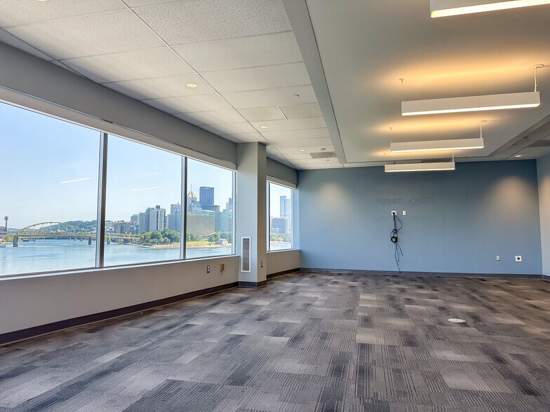 More Photos Of 1600 W Carson St, Pittsburgh Light Manufacturing For Lease