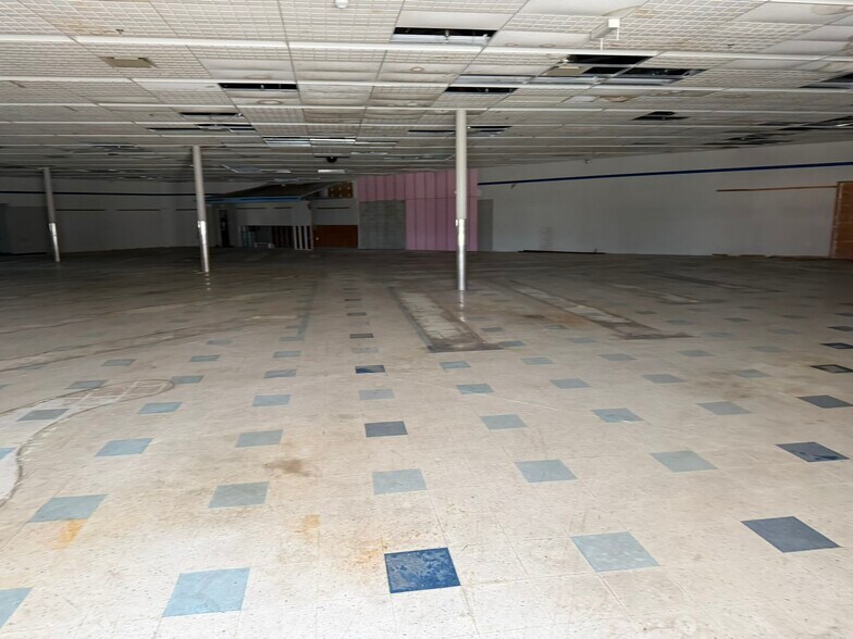 More Photos Of 701 Atlanta Rd, Seaford Freestanding For Lease
