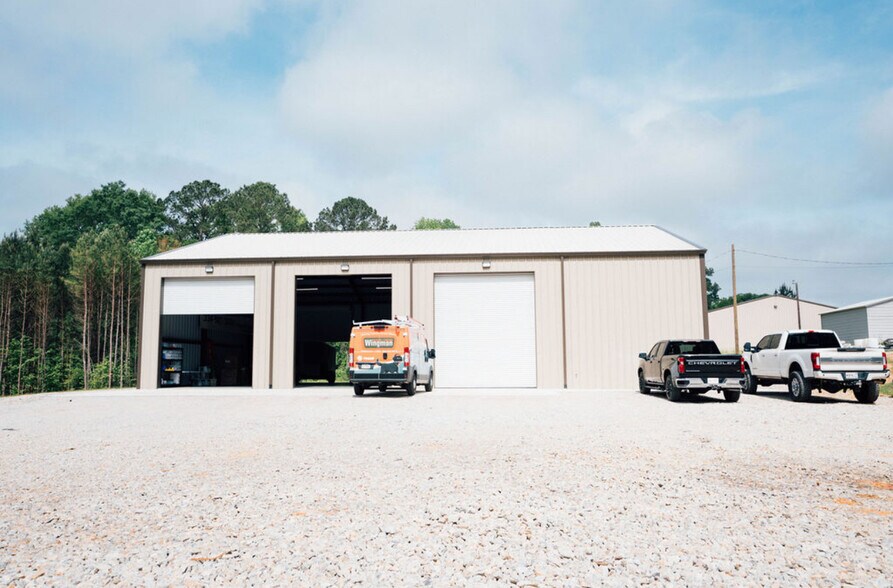 More Photos Of 1679 Lee Road 10, Auburn Warehouse For Lease