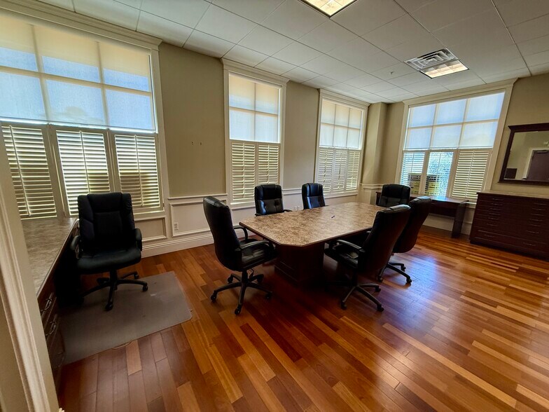 More Photos Of 960185 Gateway Blvd, Fernandina Beach Office For Sale