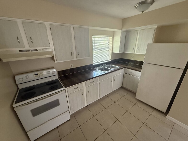 More Photos Of 1825 40th Ave, Vero Beach Apartments For Sale