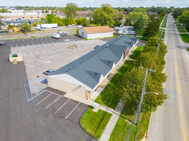 More Photos Of 14555-14747 Frazho Rd, Warren Freestanding For Lease
