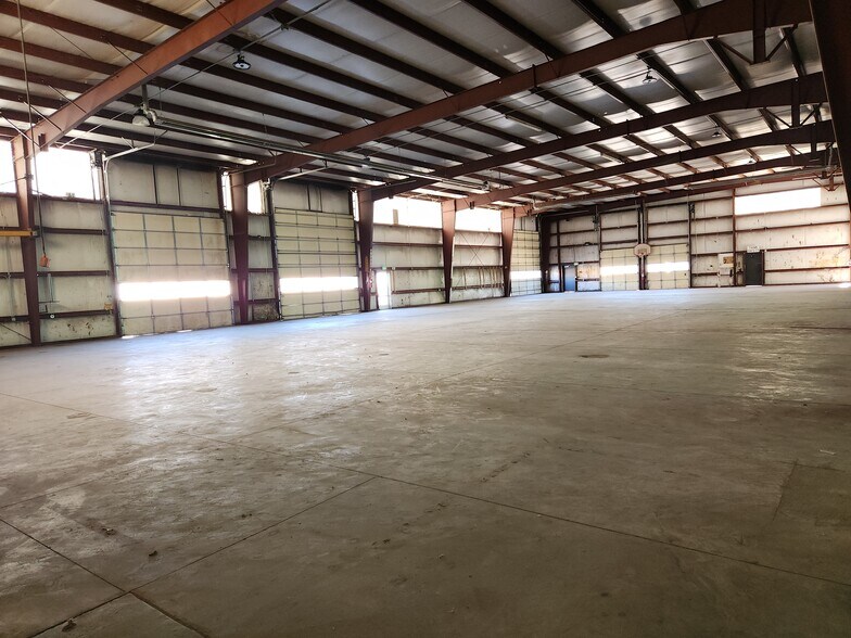 More Photos Of 3070 S Wyandot St, Englewood Warehouse For Lease