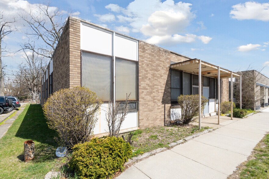 More Photos Of 13030 Puritan St, Detroit Office For Sale