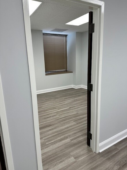 More Photos Of 2101 N Sardis Rd, Charlotte Office For Sale