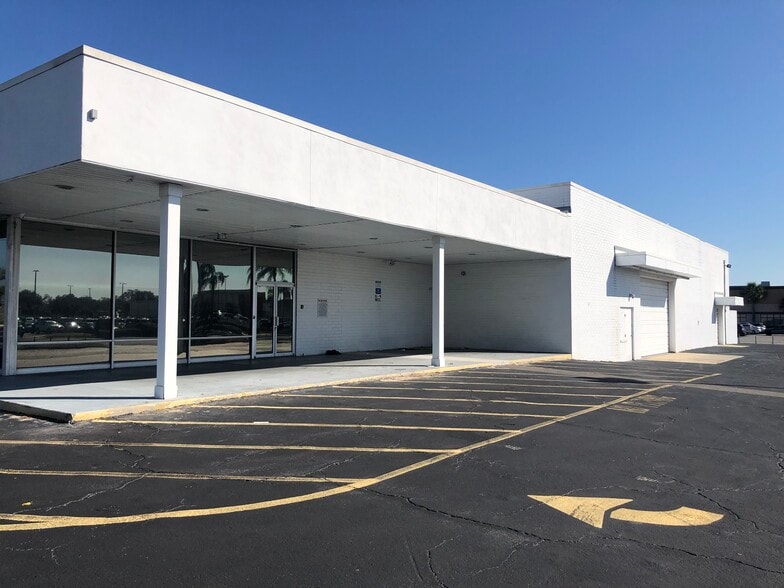 More Photos Of 9391 N Florida Ave, Tampa Medical For Sale