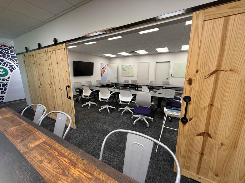 More Photos Of 3950 River Ridge Dr NE, Cedar Rapids Office For Sale