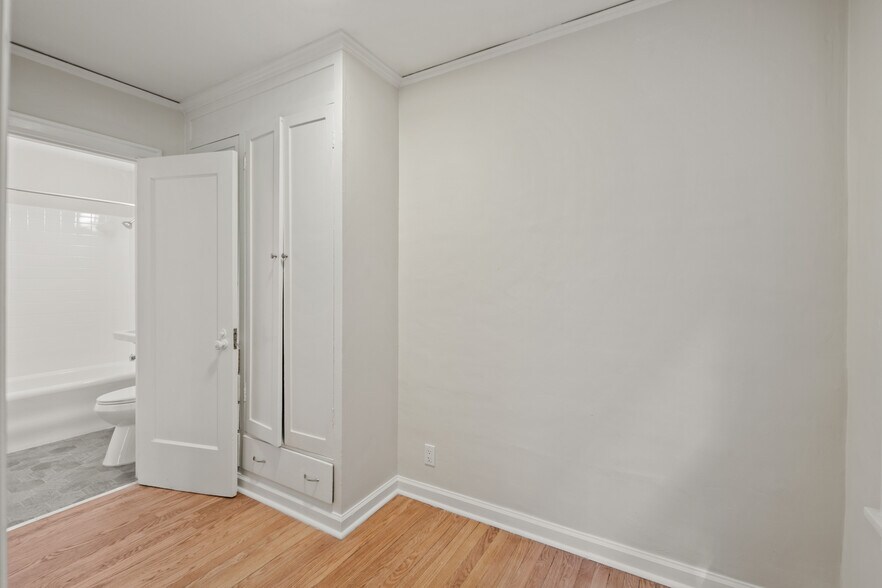 More Photos Of , Seattle Multifamily For Sale