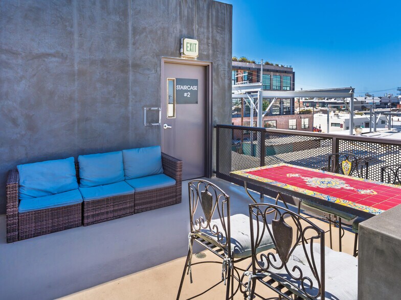 More Photos Of 215 California St, El Segundo Office For Lease