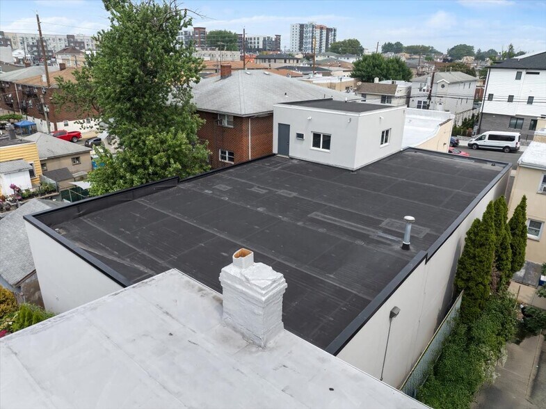 More Photos Of 456 Walker St, Fairview Flex For Lease