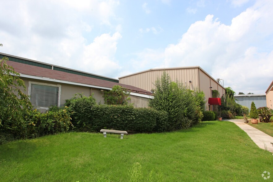 More Photos Of 115 Wholesale Ave, Huntsville Flex For Sale