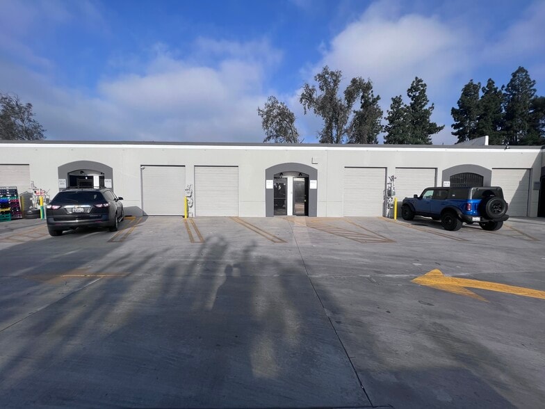 More Photos Of 8101-8117 Orion Ave, Van Nuys Warehouse For Lease