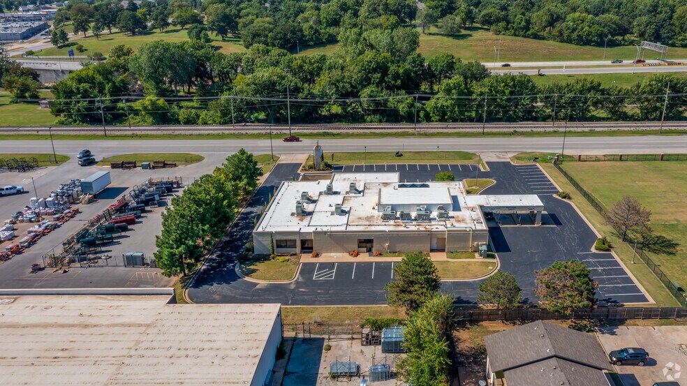 More Photos Of 796-800 E Charles Page Blvd, Sand Springs Medical For Lease