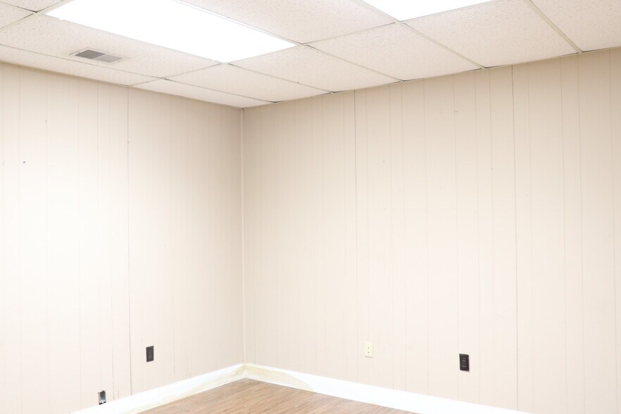 More Photos Of 400 Chestnut St NW, Hartselle Office For Sale