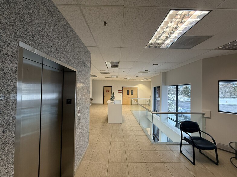 More Photos Of 45 Turner Dr, Middletown Warehouse For Lease