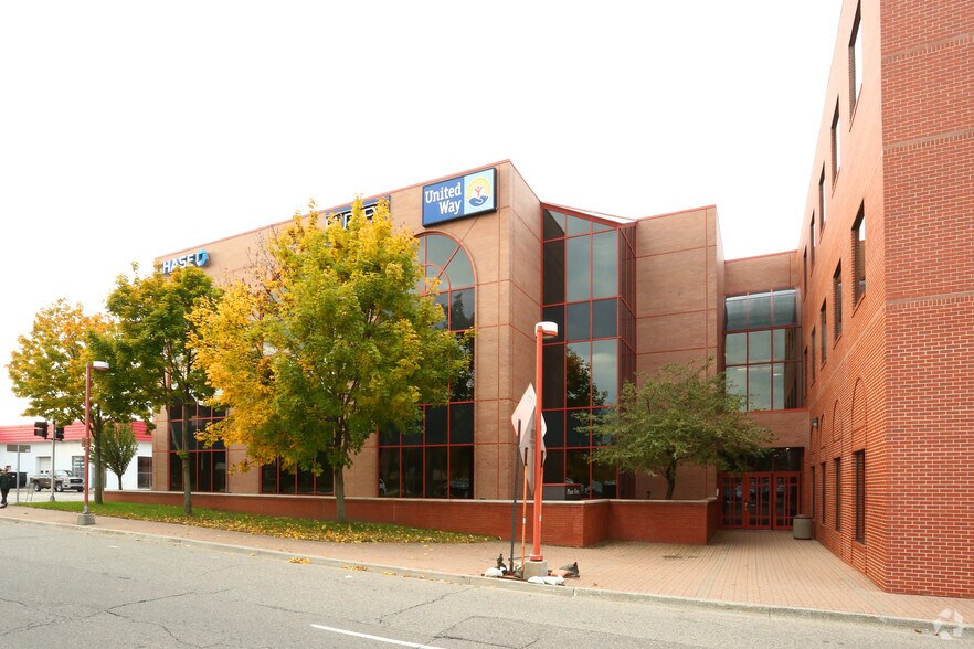More Photos Of 111 E Court St, Flint Office For Lease