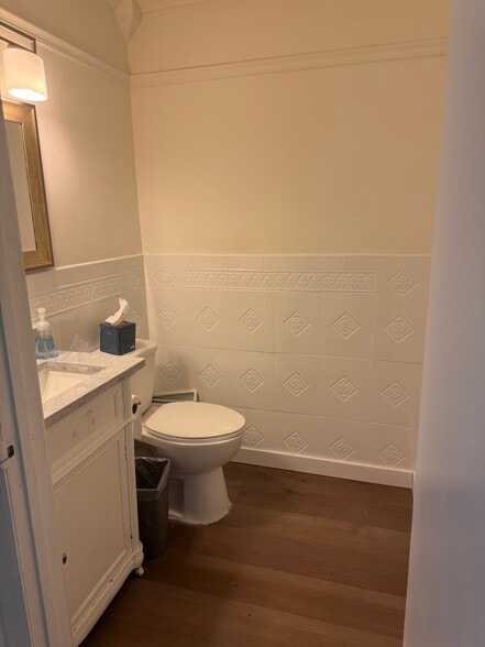 More Photos Of 1001 W Jasmine Dr, West Palm Beach Storefront Retail Office For Sale