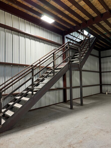 More Photos Of 133 Glosson Ranch Rd, Dripping Springs Warehouse For Sale