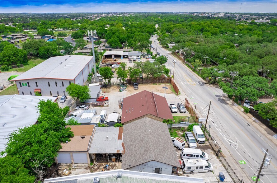 More Photos Of 8212 Georgian Dr, Austin Office For Sale