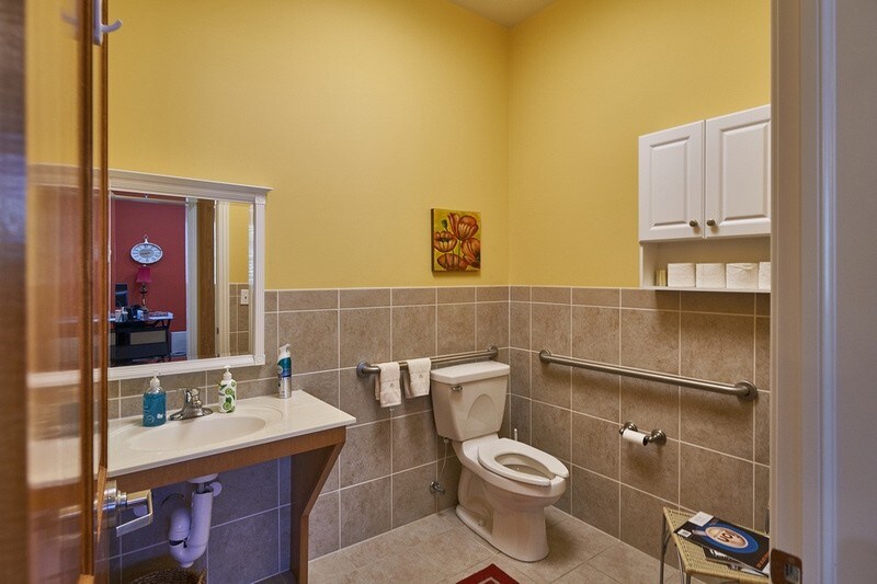 More Photos Of 5031 Forest Dr, New Albany Medical For Sale