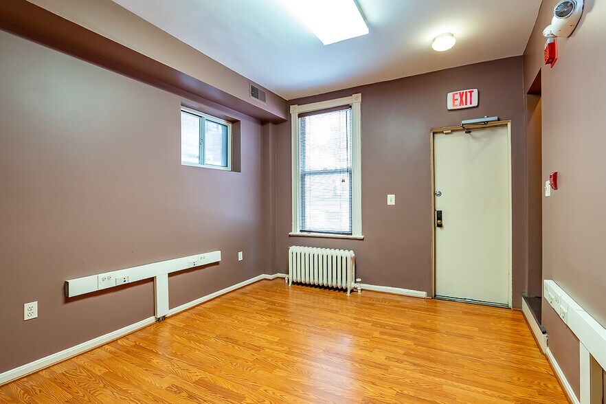 More Photos Of 1715 N St NW, Washington Office For Lease