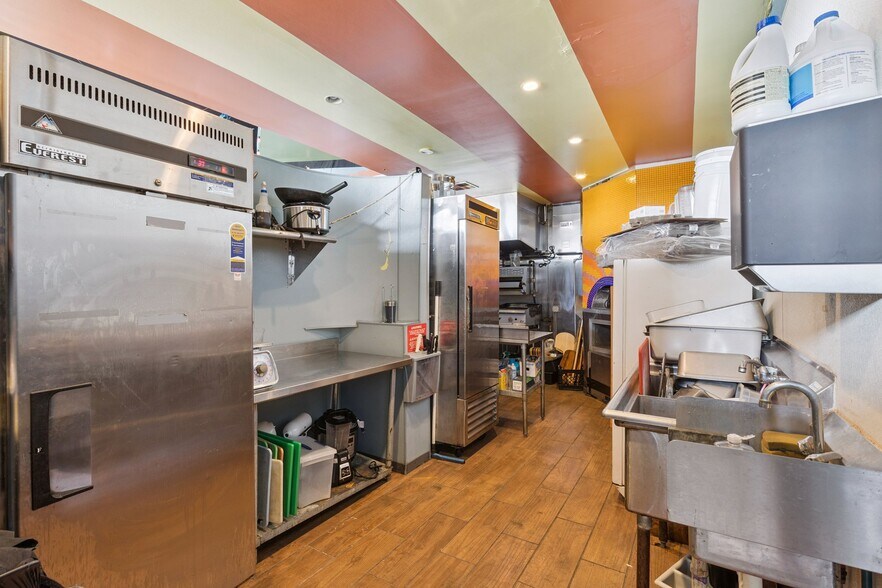 More Photos Of 1012 N Walker Ave, Oklahoma City Bar For Lease